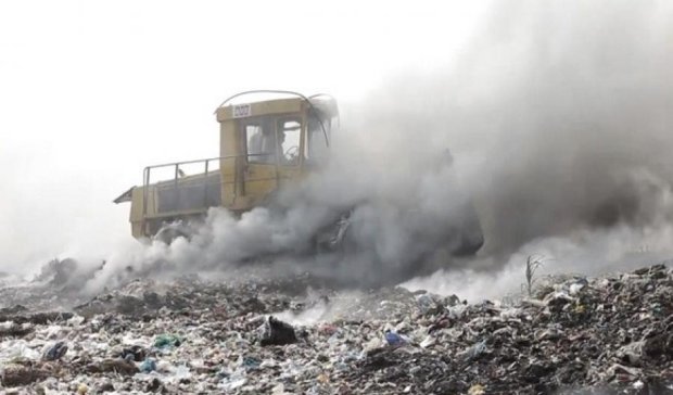 Под Полтавой горит три гектара мусора