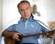 Президент Казахстану зізнався, що дає уроки пікапа