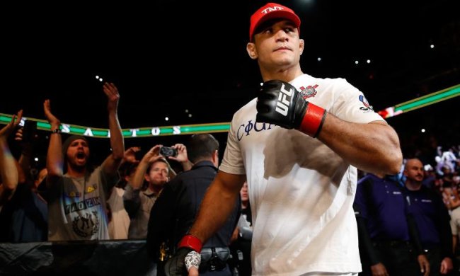 UFC: Названо наступного суперника дос Сантоса