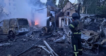 Наслідки обстрілу Подільського району Києва: пошкоджена квартира