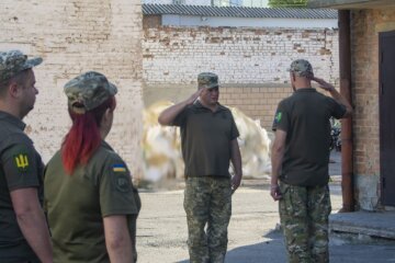 Сотрудники ТЦК, скриншот: YouTube