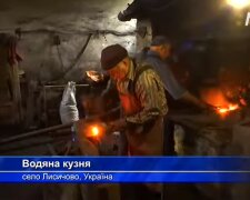 Унікальна водяна кузня на Закарпатті притягує туристів зі всієї України: "Їй більше 250 років"