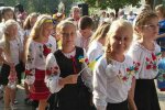 Школярі Запоріжжя відсвяткували День знань у патріотичних вбраннях (фото)