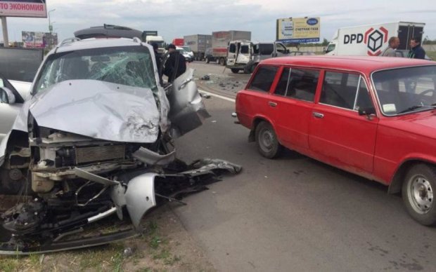 Масштабна аварія в Одесі: двох осіб винесло з машини ударною хвилею