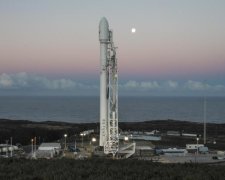Корабель прибульців спостерігав за запуском Falcon 9: відеофакт