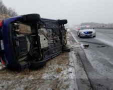 Залишайтеся вдома: стихія спровокувала півтисячі ДТП