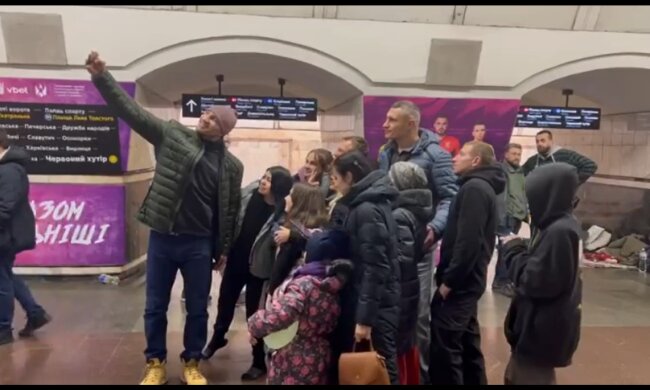 Виталий и Владимир Кличко проведали киевлян, которые прячутся в метро: вот до чего довела людей путинская армия