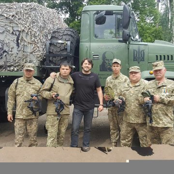 Сергій Притула допомагає українській армії