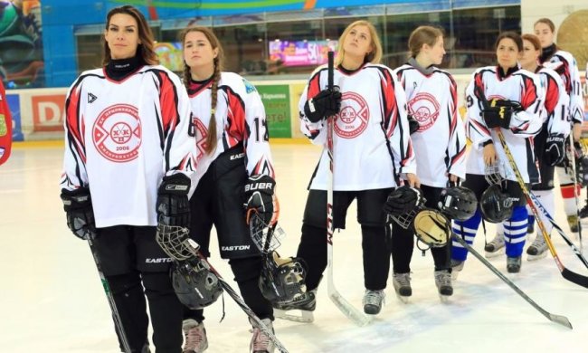 Днепровский женский хоккейный клуб выиграл исторический чемпионат Украины