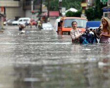 Дикий потоп в столице: ретро-стоки, забитые коллекторы и наглые дачники