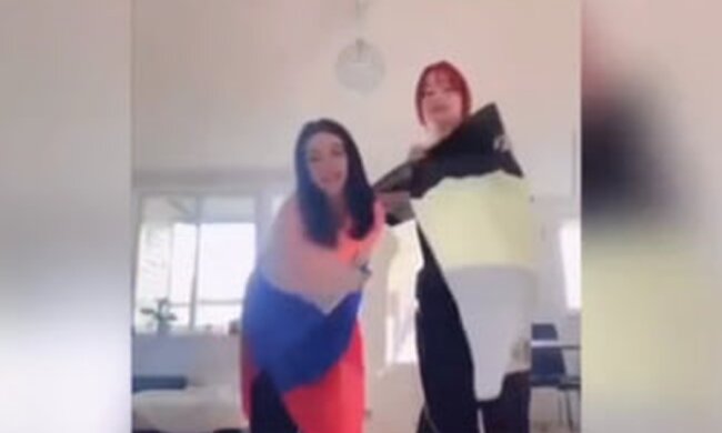 Украинки станцевали с флагом рф и "ДНР", скриншот