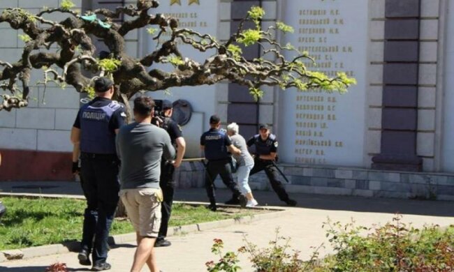 Божевільна ватниця з палицею влаштувала Армагеддон в Одесі