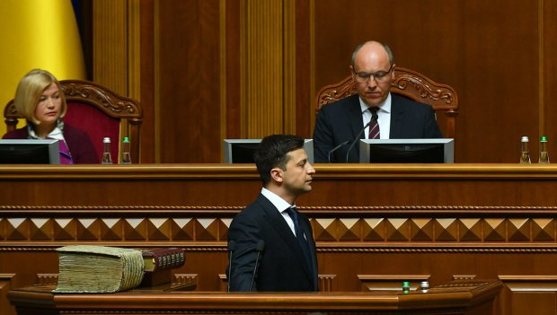 Зеленський терміново скликає Раду: три найголовніші законопроекти вирішать долю України