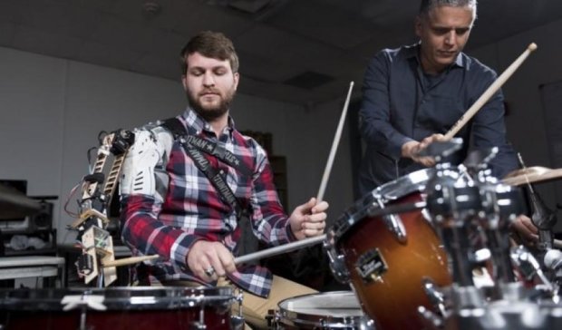 Роботизована рука допоможе барабанщику грати (відео)