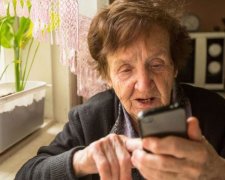 Оце бабуся! Пенсіонерка перехитрила телефонних шахраїв