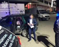 Львовянин посадил ребенка за руль и попался на глаза копам: воспитывает автоледи