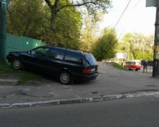 Кримчани зробили смердючий подарунок герою парковки