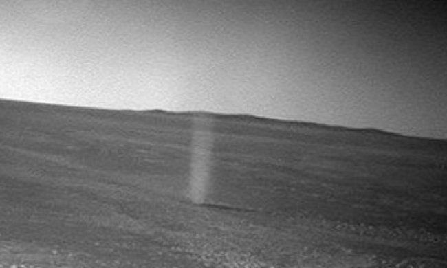 Марсохід сфотографував "диявола з пороху"