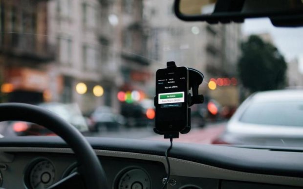 Думал проскочить: водитель Uber устроил масштабное ДТП в Киеве