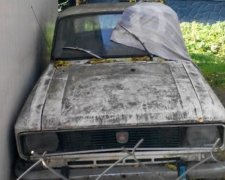 Авто умершего владельца ржавеет на львовской улице 11 лет (фото)