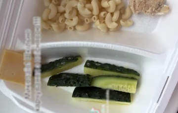 Обіди в ідальні, кадр з відео