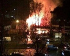 В Одессе горит фитнес-центр полицейских и участников АТО (видео)