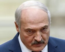 Лукашенко перебрасывает войска на границу с РФ и готовится отложить выборы, - СМИ