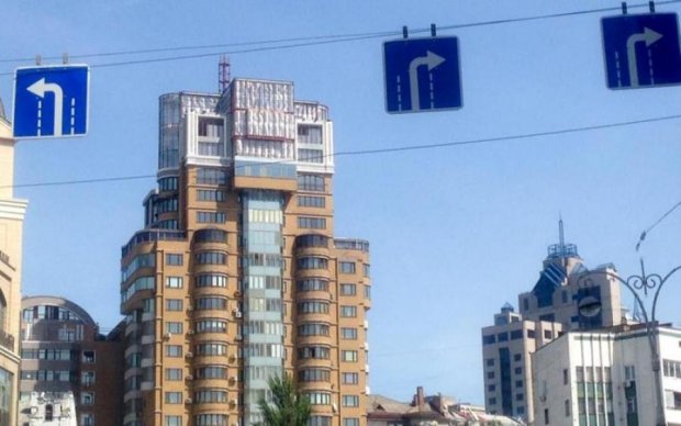 К киевской высотке пристроили трехэтажную мансарду