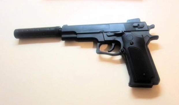 Іркутські підлітки грабували людей і погрожували іграшковим пістолетом