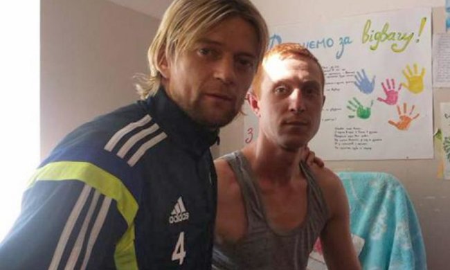 Футболисты сборной Украины посетили бойцов АТО в госпитале (фото)