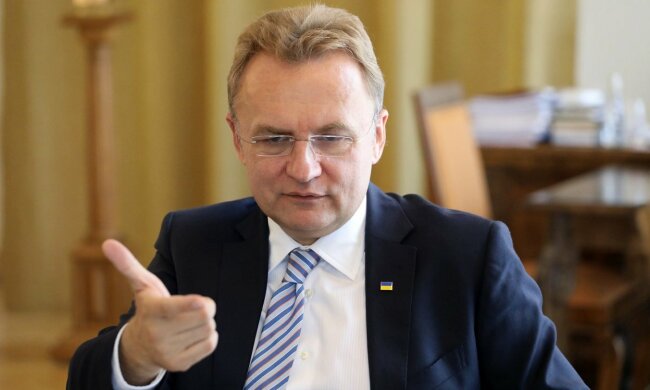 Львовянам показали, как замы Садового зарабатывают по 20 минималок
