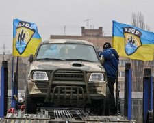 20 бойових автомобілів полку Азов вирушила в  АТО (фото)