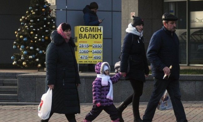 Курс валют на 25 декабря: гривна показала чудеса на Рождество