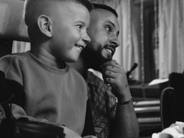 Монатик с сыном / фото: instagram.com/monatik_official/