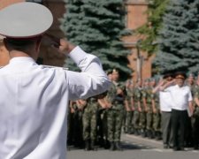 Привітання з 23 лютого, які сподобаються вашим чоловікам