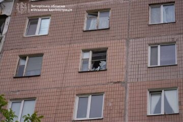 Пошкоджені житлові будинки після атаки на Запоріжжя