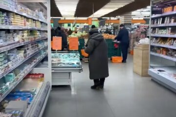 Продукты в магазине, скриншот из видео