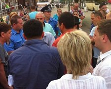 В Кировограде разнесли палатку "Оппозиционного блока" (фото)