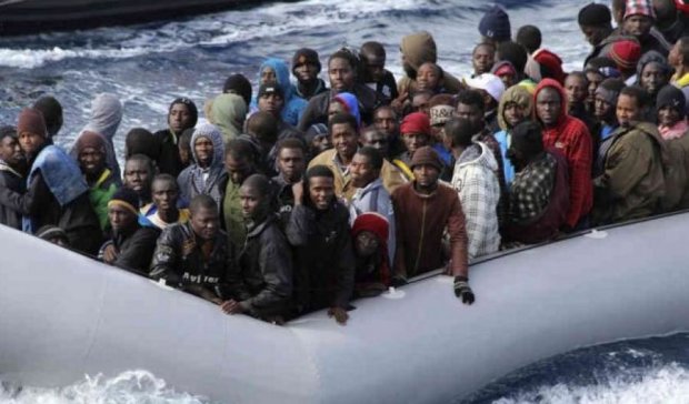 В Средиземном море с затонувшей лодки спасли роженицу