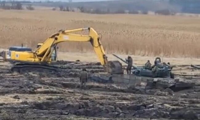 Танки, що забуксували, скріншот з відео