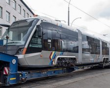 У Києві з'явився незвичайний трамвай (фото)
