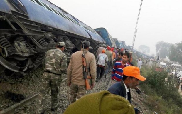 Жуткая катастрофа: поезд сровнял с землей толпу женщин