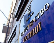 СМИ – Сотрудники Минюста закрыли от оккупантов украинские реестры