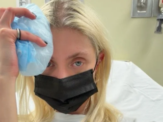 Тейлор Момсен, фото з соцмереж співачки