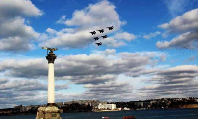  Оккупанты Крыма устроили милитаристское шоу (видео)