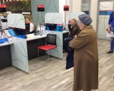 Продают клиентов и проблемы: украинские банки научились зарабатывать по-новому