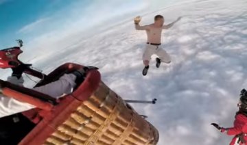 Екстремал вразив стрибком без парашута з 4 тисяч метрів (відео)