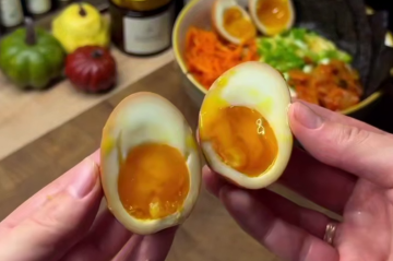 Маринованные яйца, кадр из видео