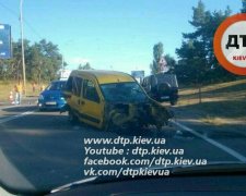 Масштабне ДТП у Києві: п'ять авто розбито, двоє постраждалих