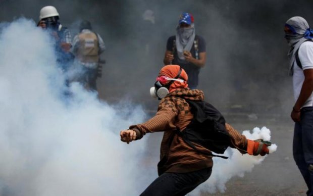 Оппозиция Венесуэлы проведет вонючий протест